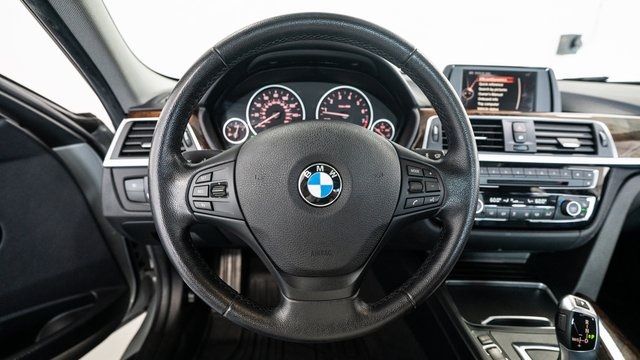 2016 BMW 3 Series 320i xDrive 12