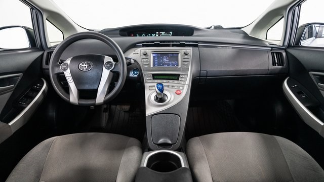 2014 Toyota Prius Four 8