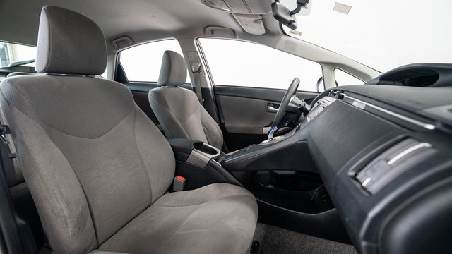 2014 Toyota Prius Four 10