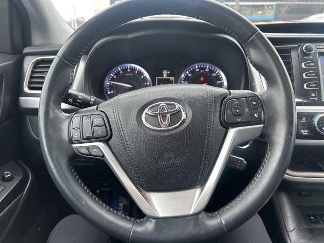 2016 Toyota Highlander Limited 13