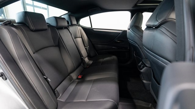 2022 Lexus ES 300h 28