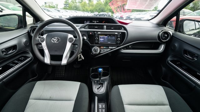 2016 Toyota Prius c Persona Series 8