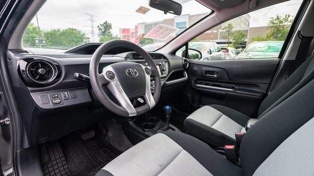 2016 Toyota Prius c Persona Series 9