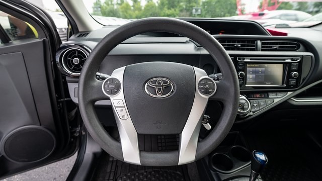 2016 Toyota Prius c Persona Series 12