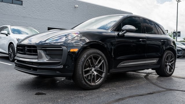 2023 Porsche Macan T 3