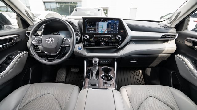 2021 Toyota Highlander Hybrid Limited 8