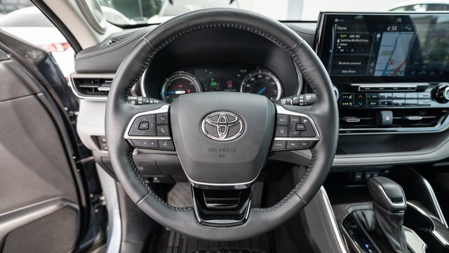 2021 Toyota Highlander Hybrid Limited 12