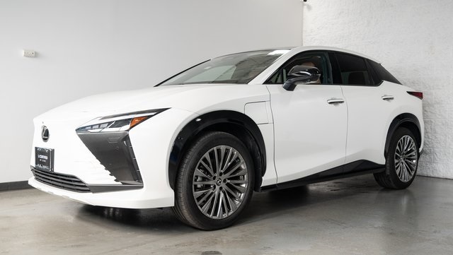 2023 Lexus RZ 450e Luxury 2