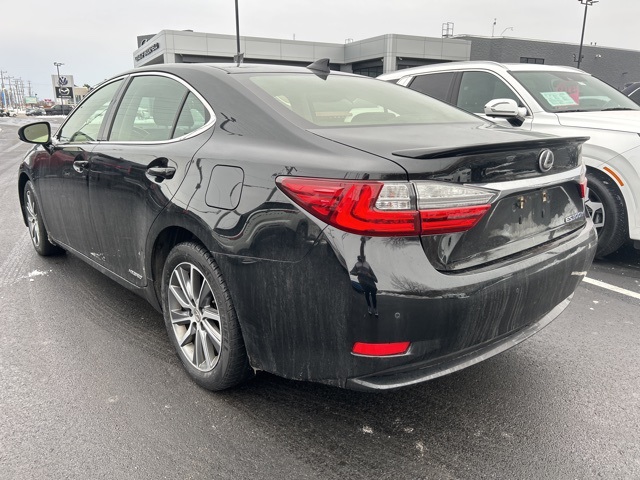 2016 Lexus ES 300h 5