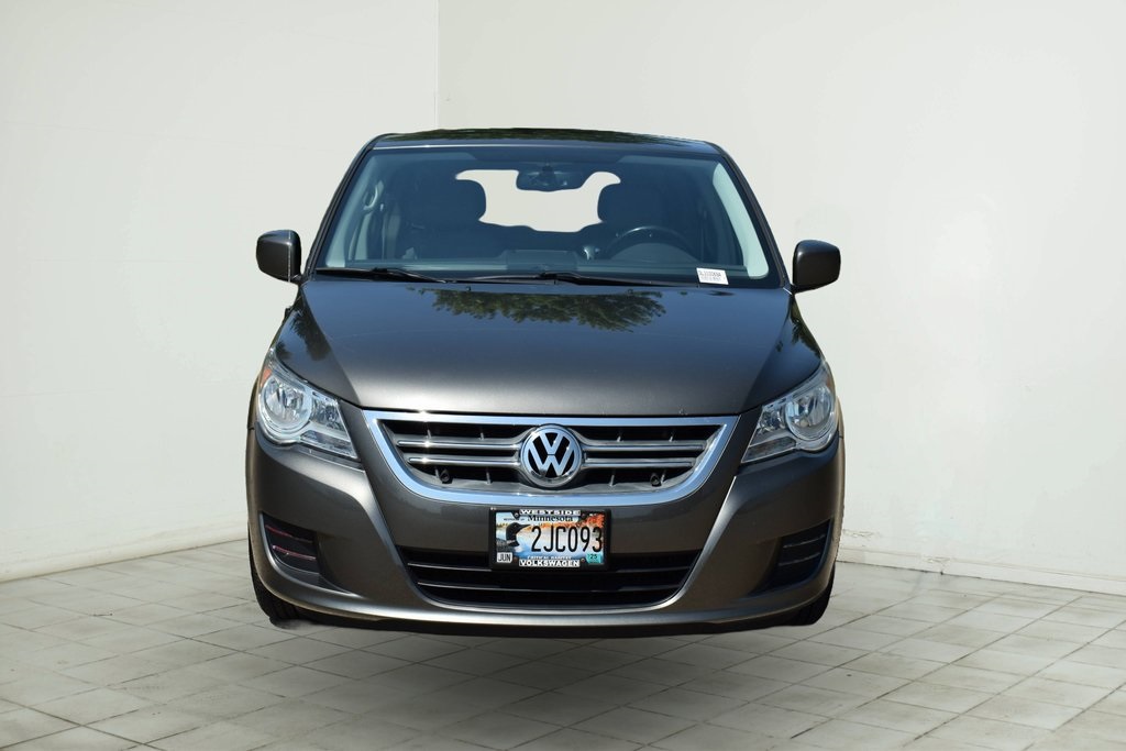 2010 Volkswagen Routan SE 3