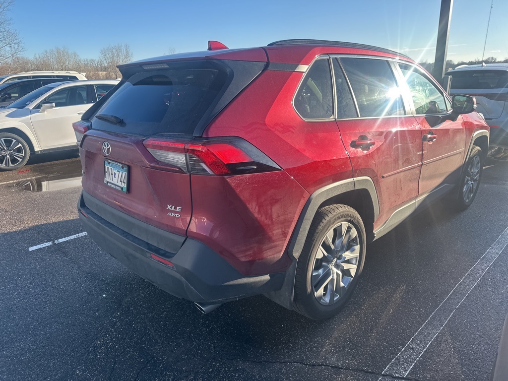 2022 Toyota RAV4 XLE Premium 3