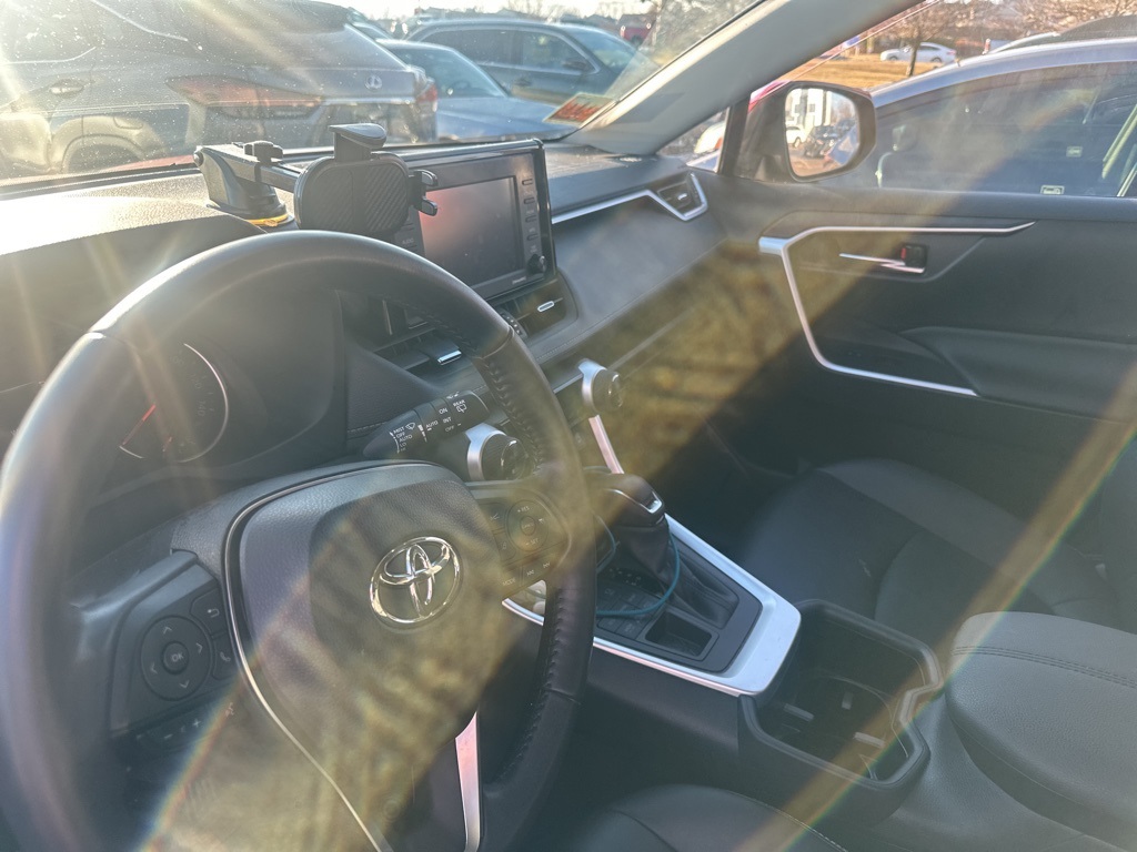 2022 Toyota RAV4 XLE Premium 17