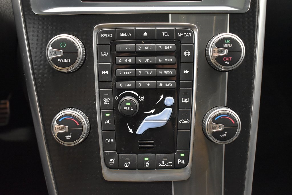 2015 Volvo XC60 T6 R-Design Platinum 12