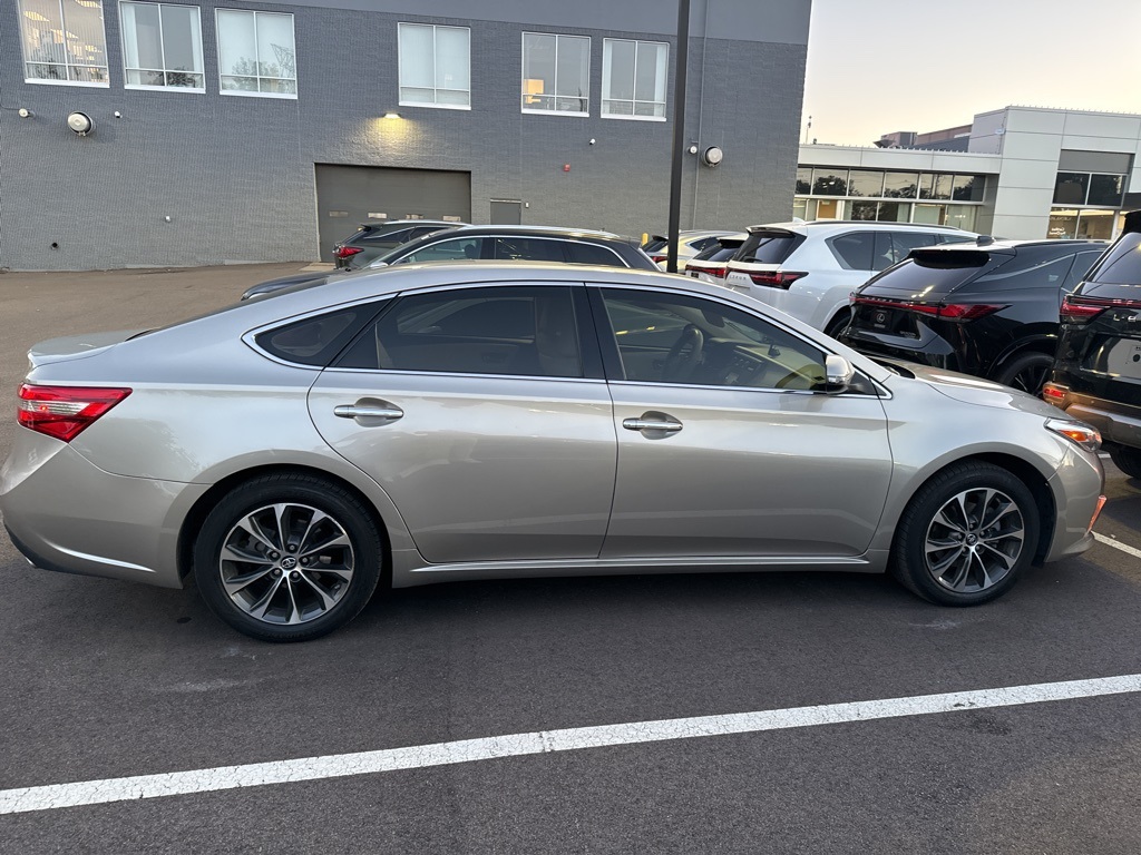 2017 Toyota Avalon  10