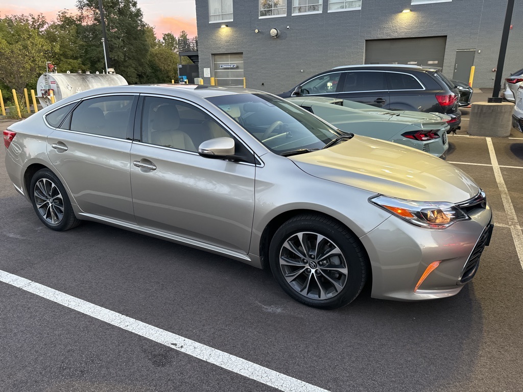 2017 Toyota Avalon  11