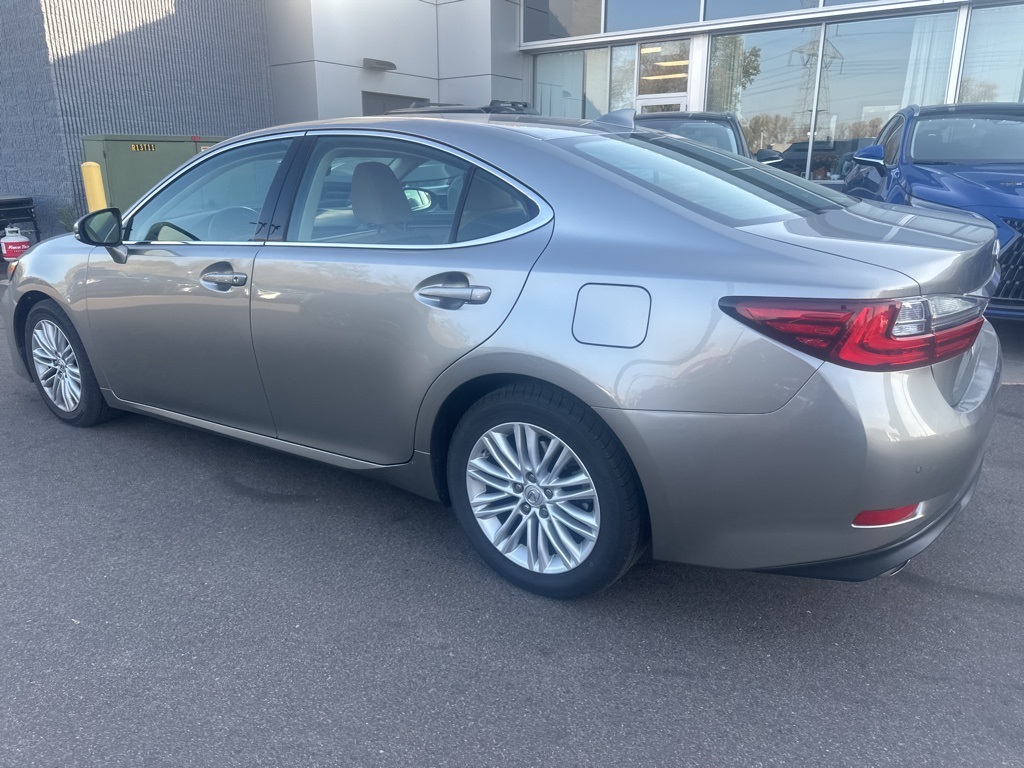 2016 Lexus ES 350 9