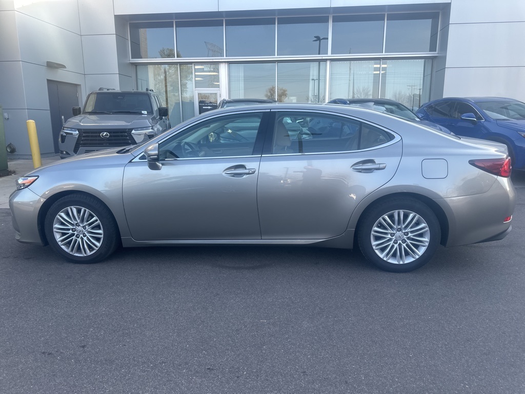 2016 Lexus ES 350 11