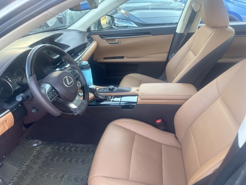 2016 Lexus ES 350 27