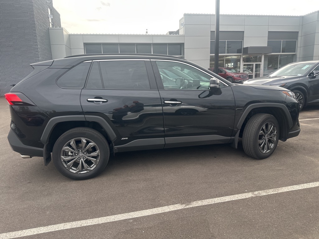 2023 Toyota RAV4 Hybrid Limited 8