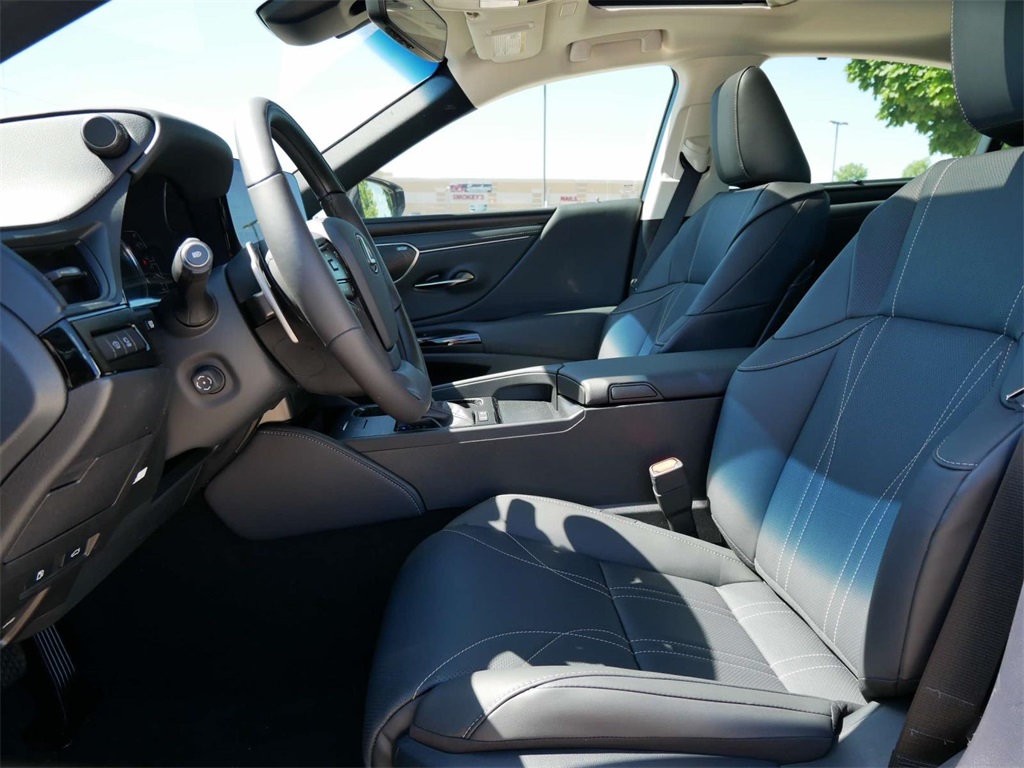 2024 Lexus ES 300h Ultra Luxury 8