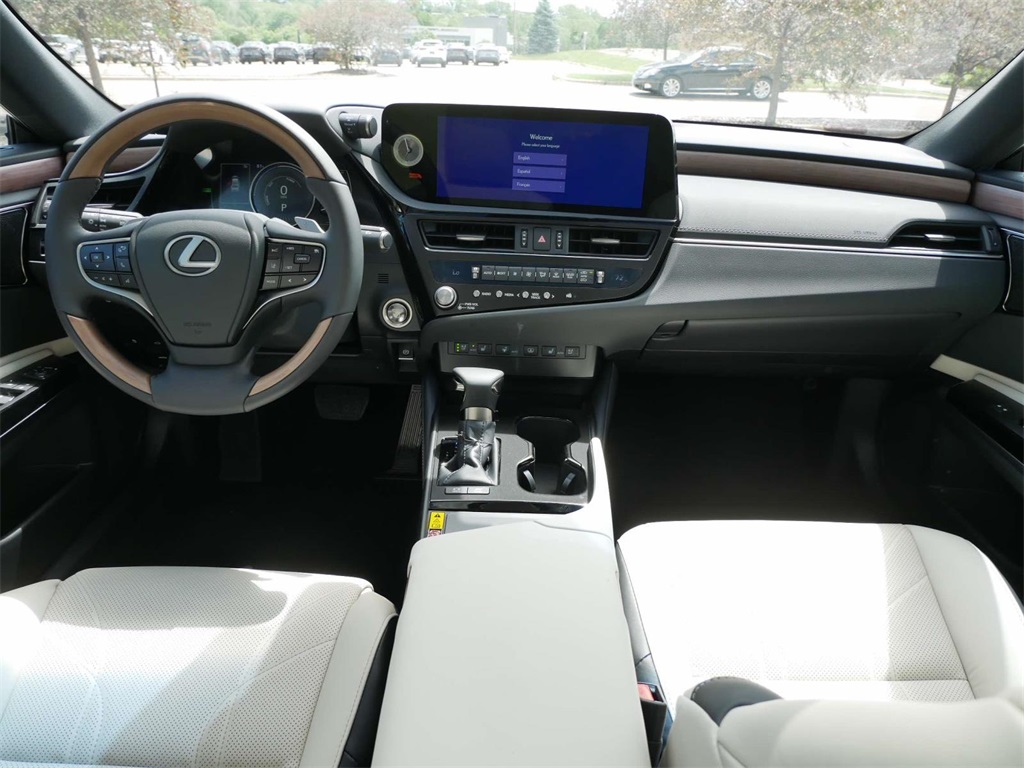 2024 Lexus ES 300h Ultra Luxury 10