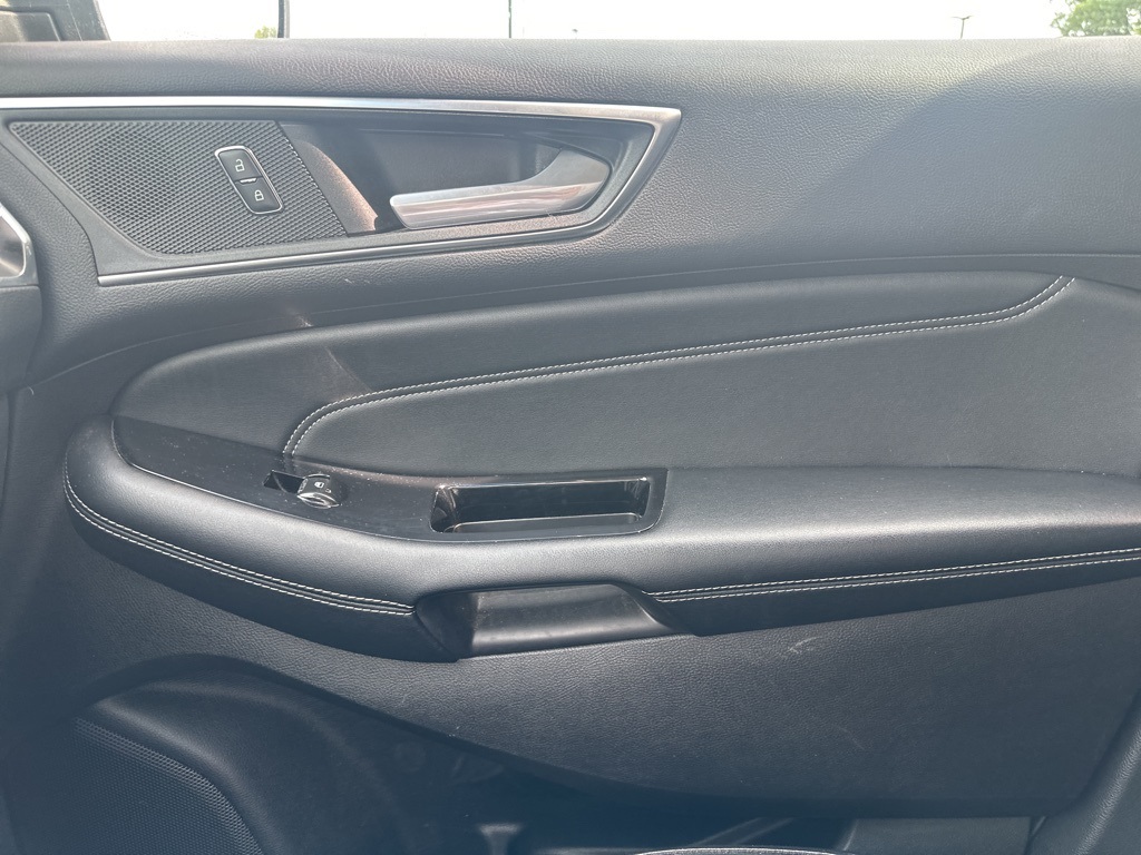 2017 Ford Edge Titanium 16