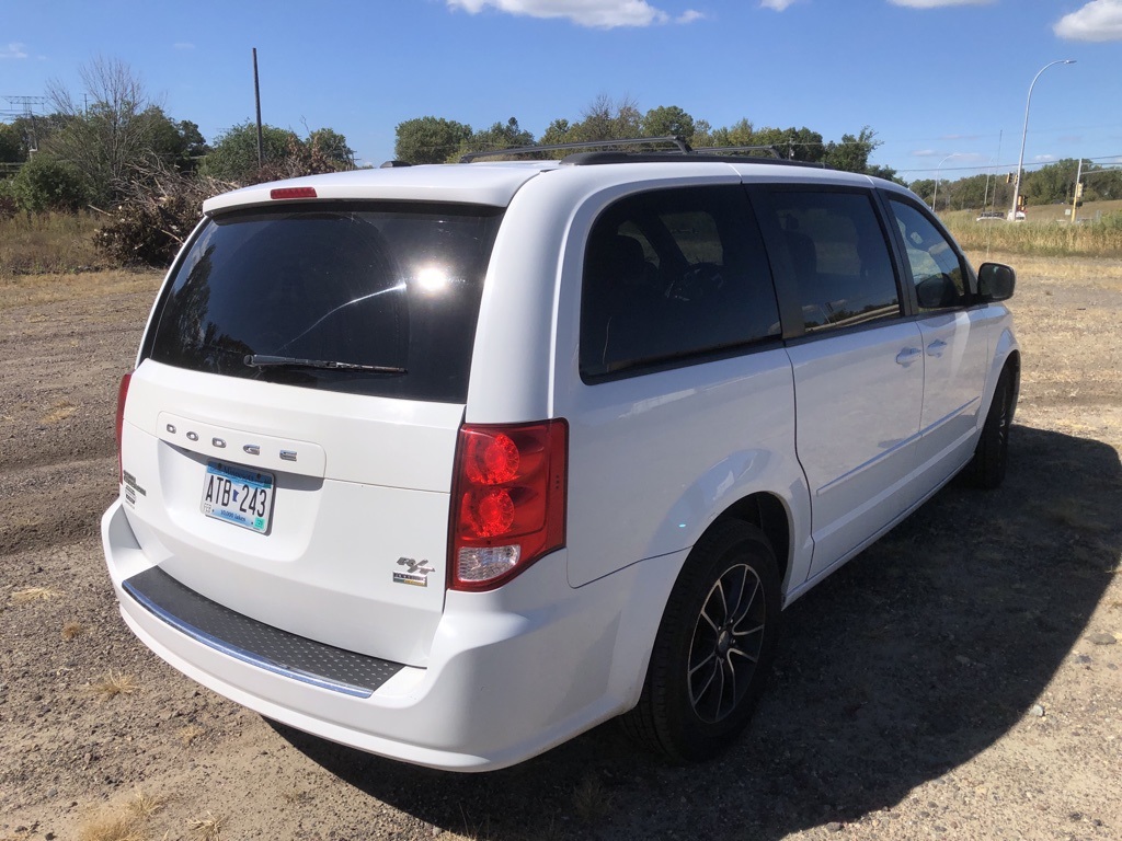 2016 Dodge Grand Caravan R/T 9