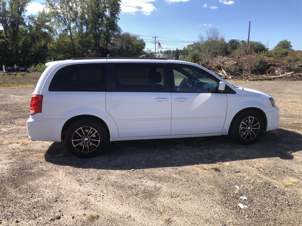 2016 Dodge Grand Caravan R/T 10