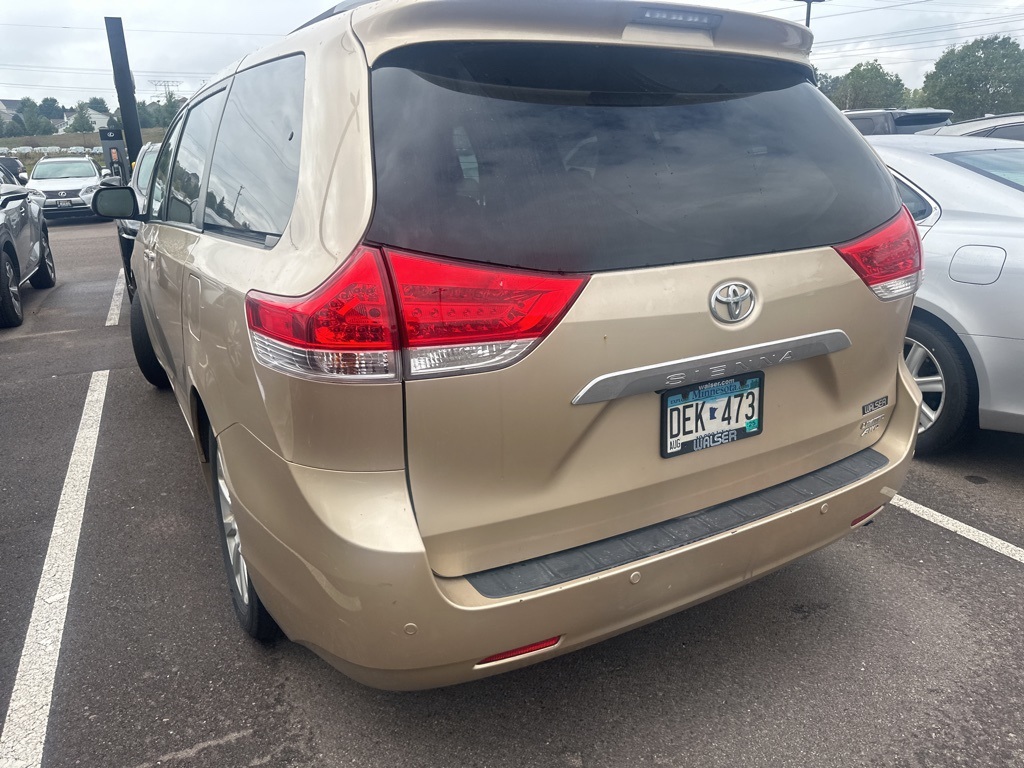 2012 Toyota Sienna Limited 8