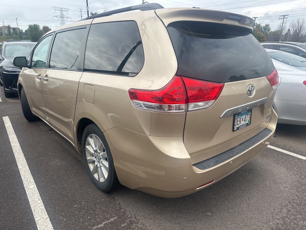 2012 Toyota Sienna Limited 9