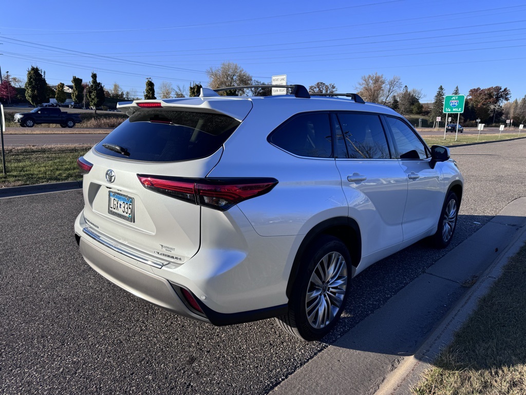 2023 Toyota Highlander Platinum 7