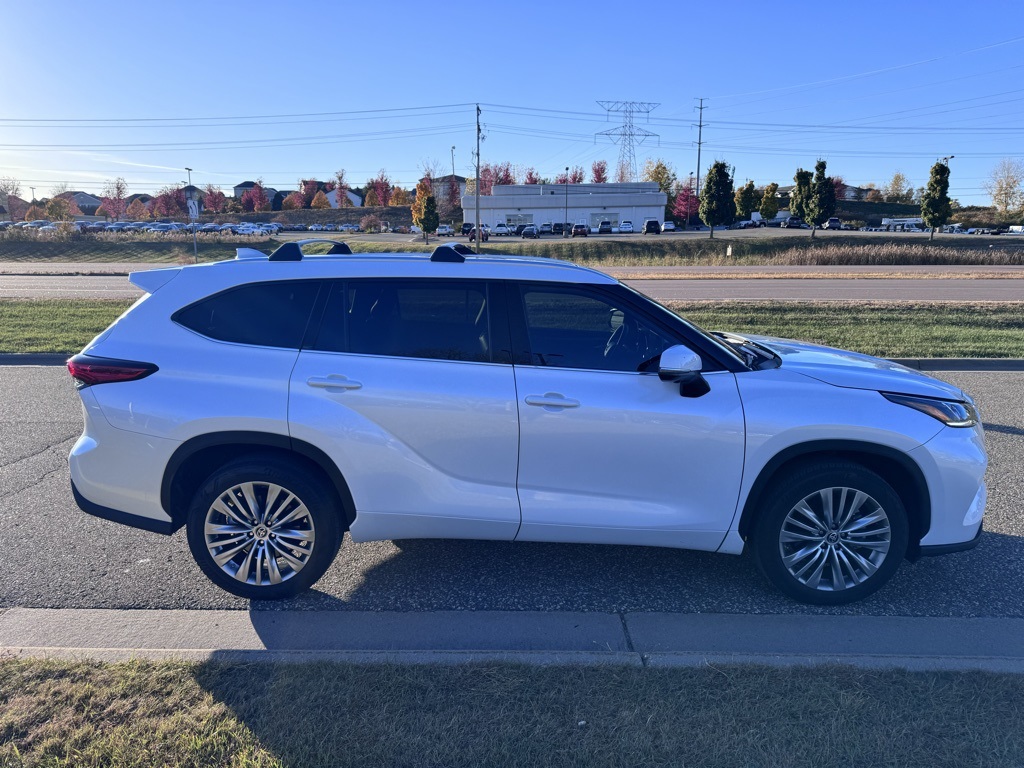 2023 Toyota Highlander Platinum 8