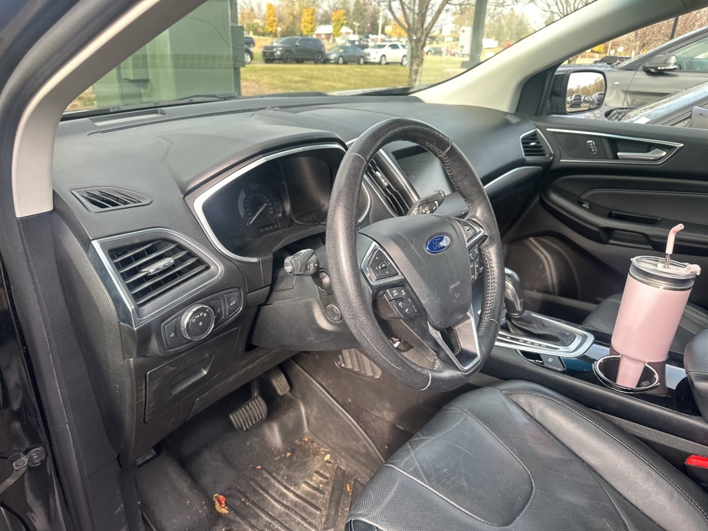 2015 Ford Edge Titanium 25