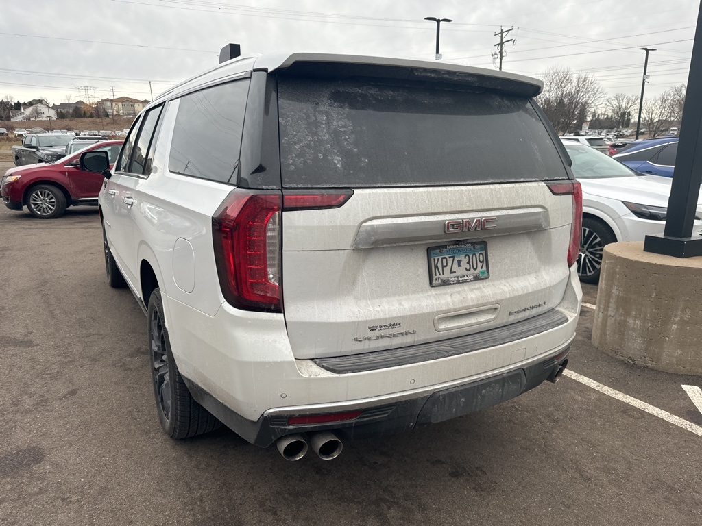 2023 GMC Yukon XL Denali 8