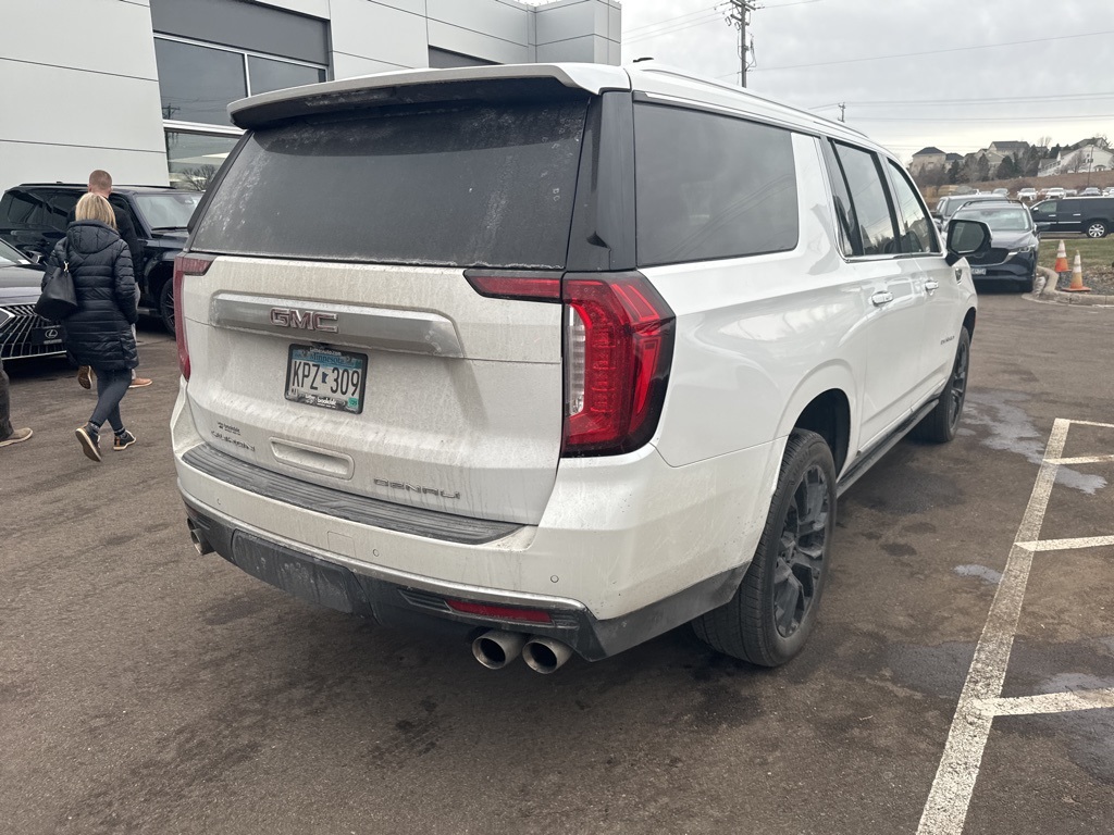 2023 GMC Yukon XL Denali 10