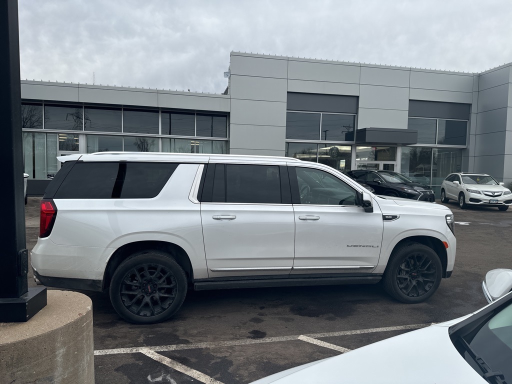 2023 GMC Yukon XL Denali 12