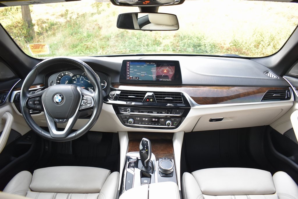 2018 BMW 5 Series 540i xDrive 9