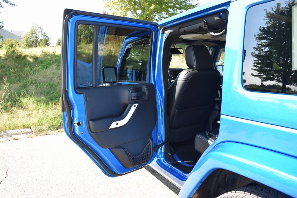 2014 Jeep Wrangler Sahara 17