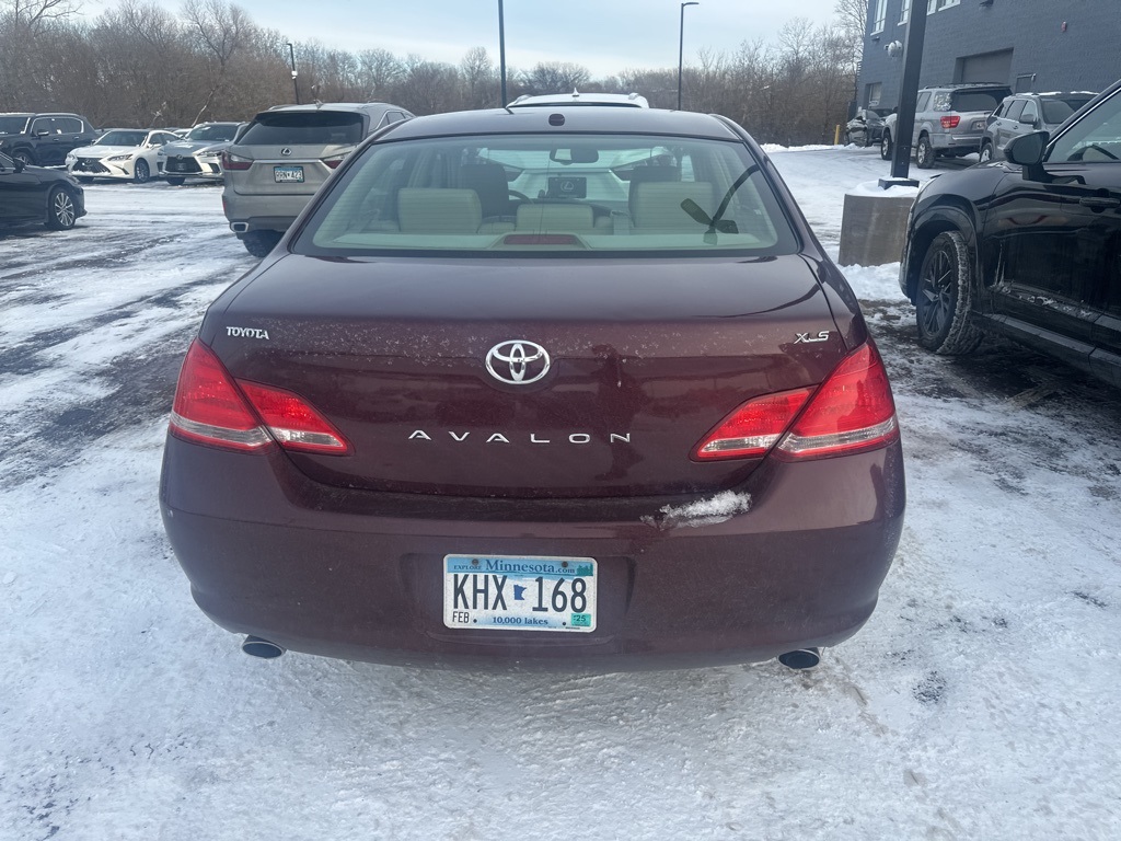 2010 Toyota Avalon XLS 12