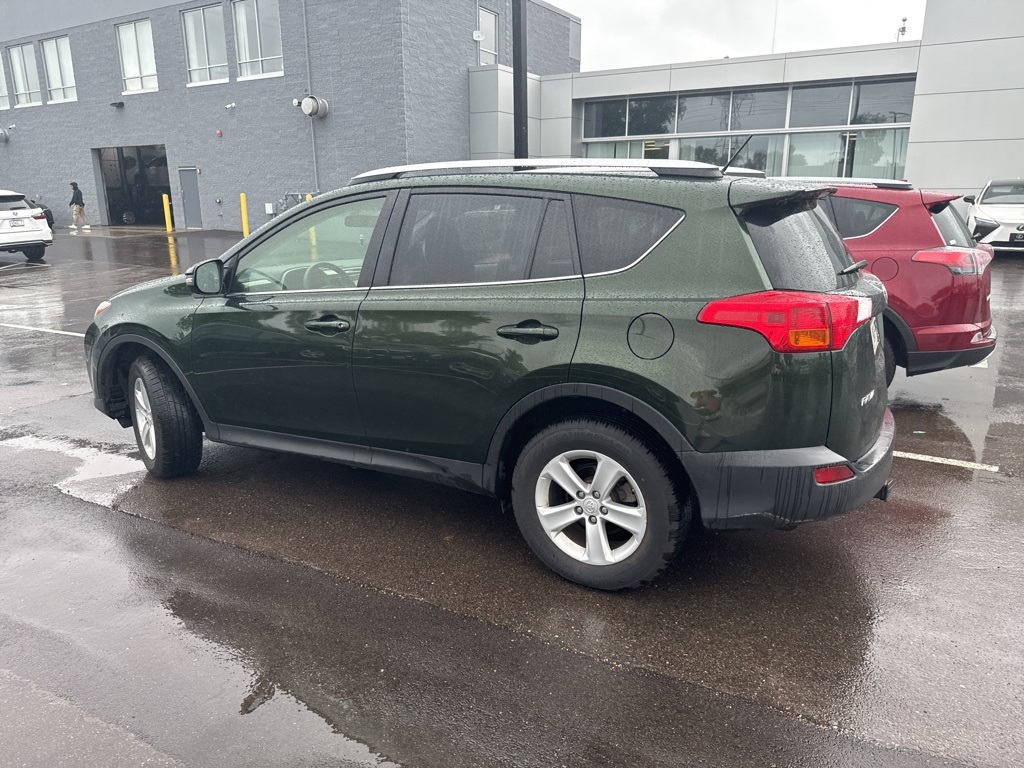 2013 Toyota RAV4 XLE 9