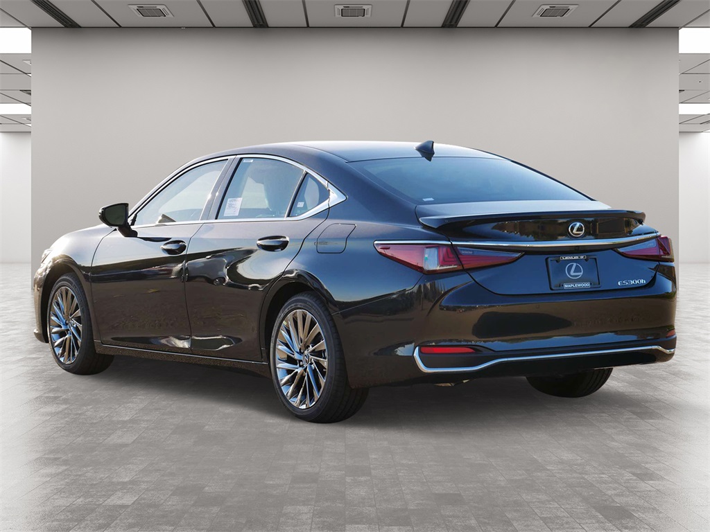 2025 Lexus ES 300h Ultra Luxury 4