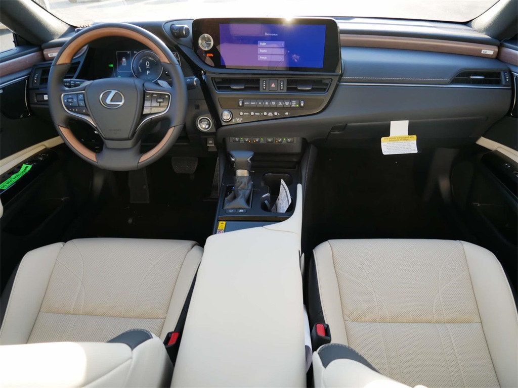 2025 Lexus ES 300h Ultra Luxury 11