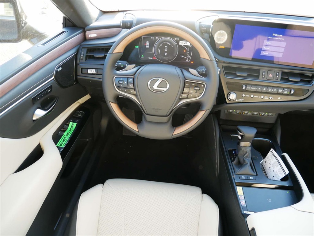 2025 Lexus ES 300h Ultra Luxury 13