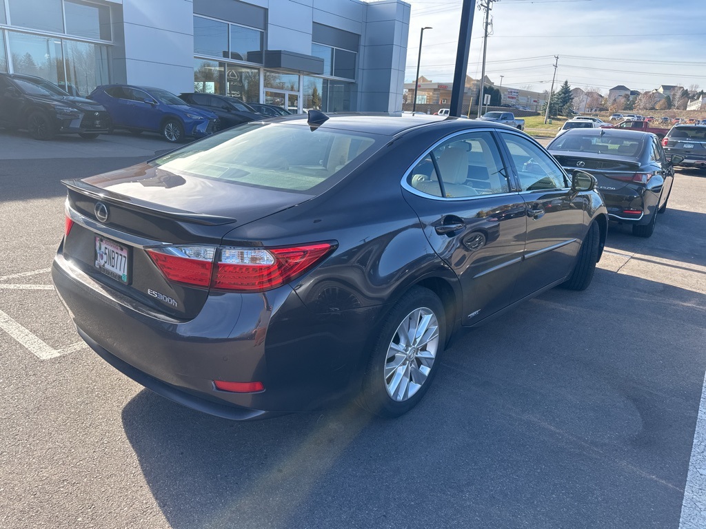 2015 Lexus ES 300h 3