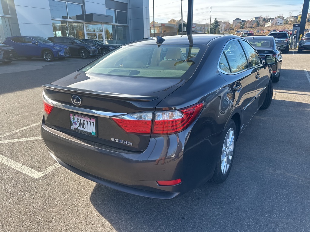 2015 Lexus ES 300h 4