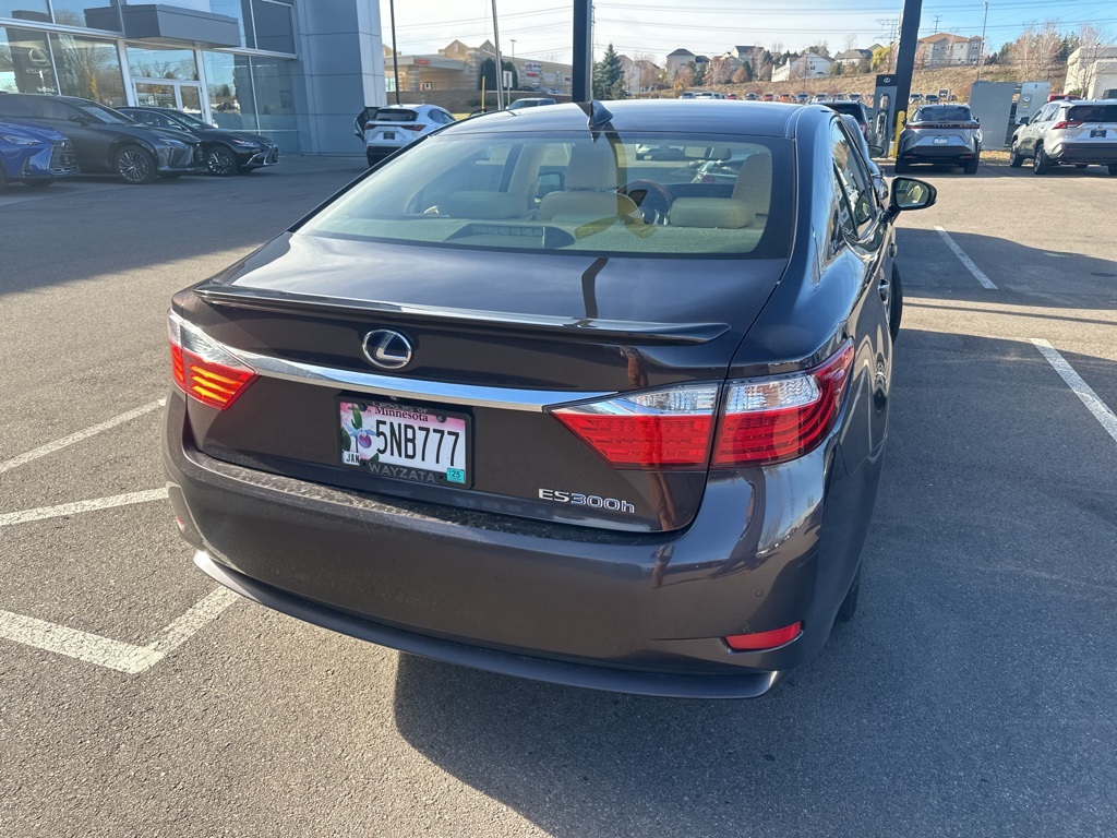 2015 Lexus ES 300h 5