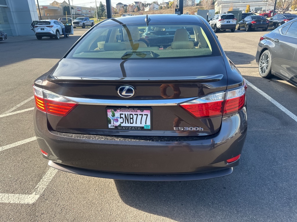 2015 Lexus ES 300h 6