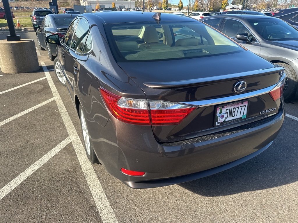 2015 Lexus ES 300h 7