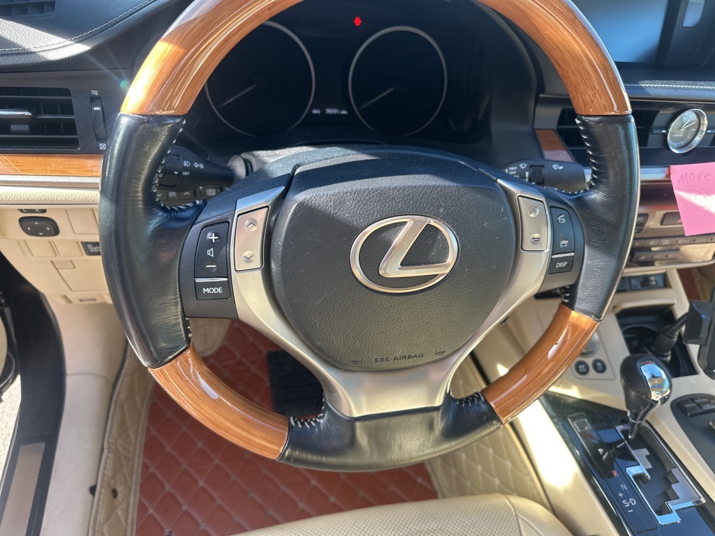 2015 Lexus ES 300h 8