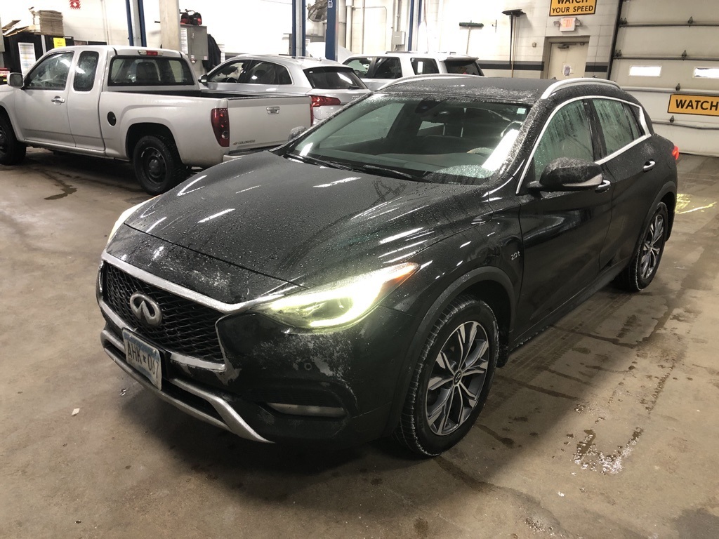 2017 INFINITI QX30 Premium 3